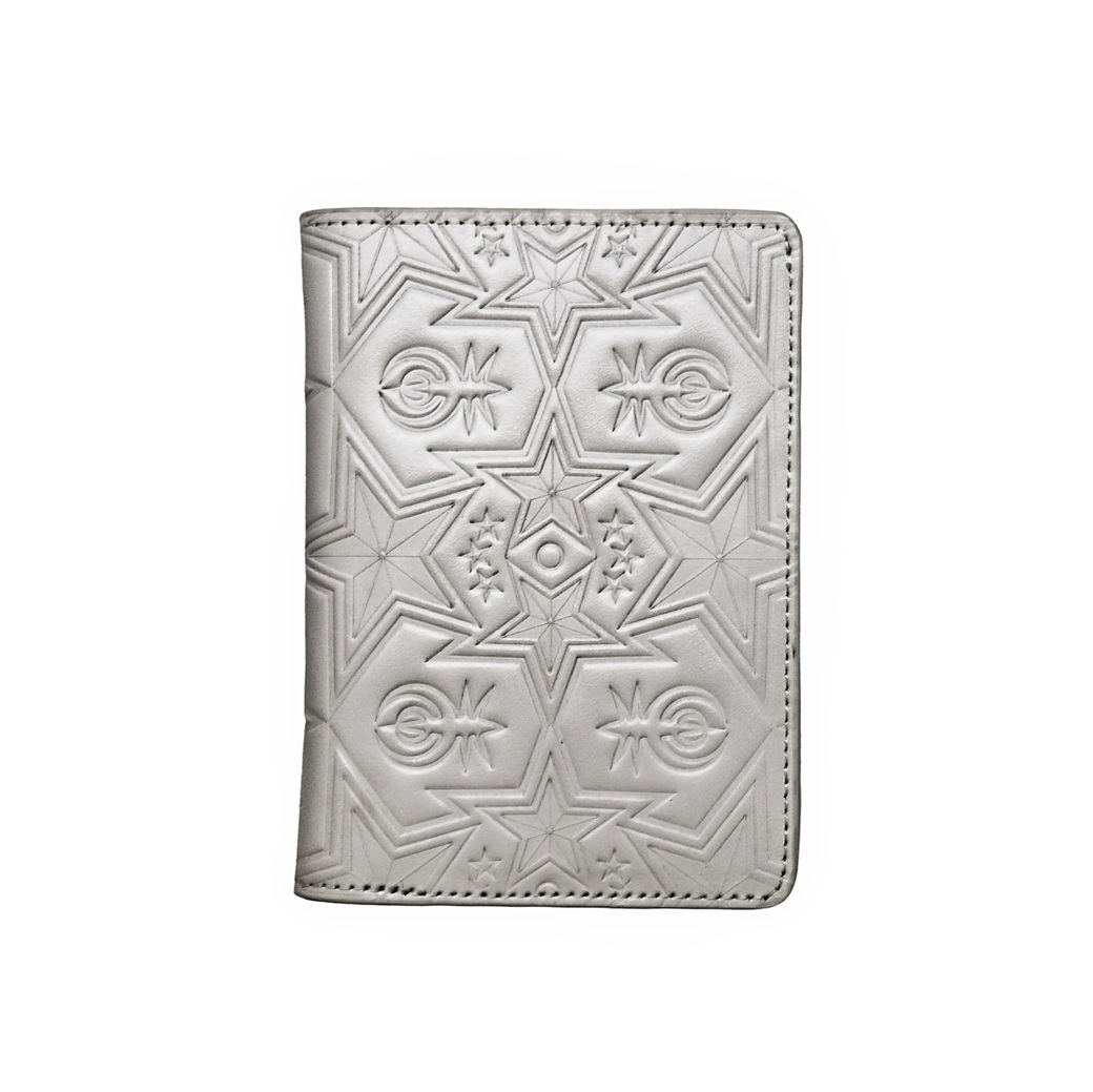 【GIFT WITH PURCHASE ONLINE】LEATHER PRINTED LOGO PASSPORT HOLDER - WHITE
