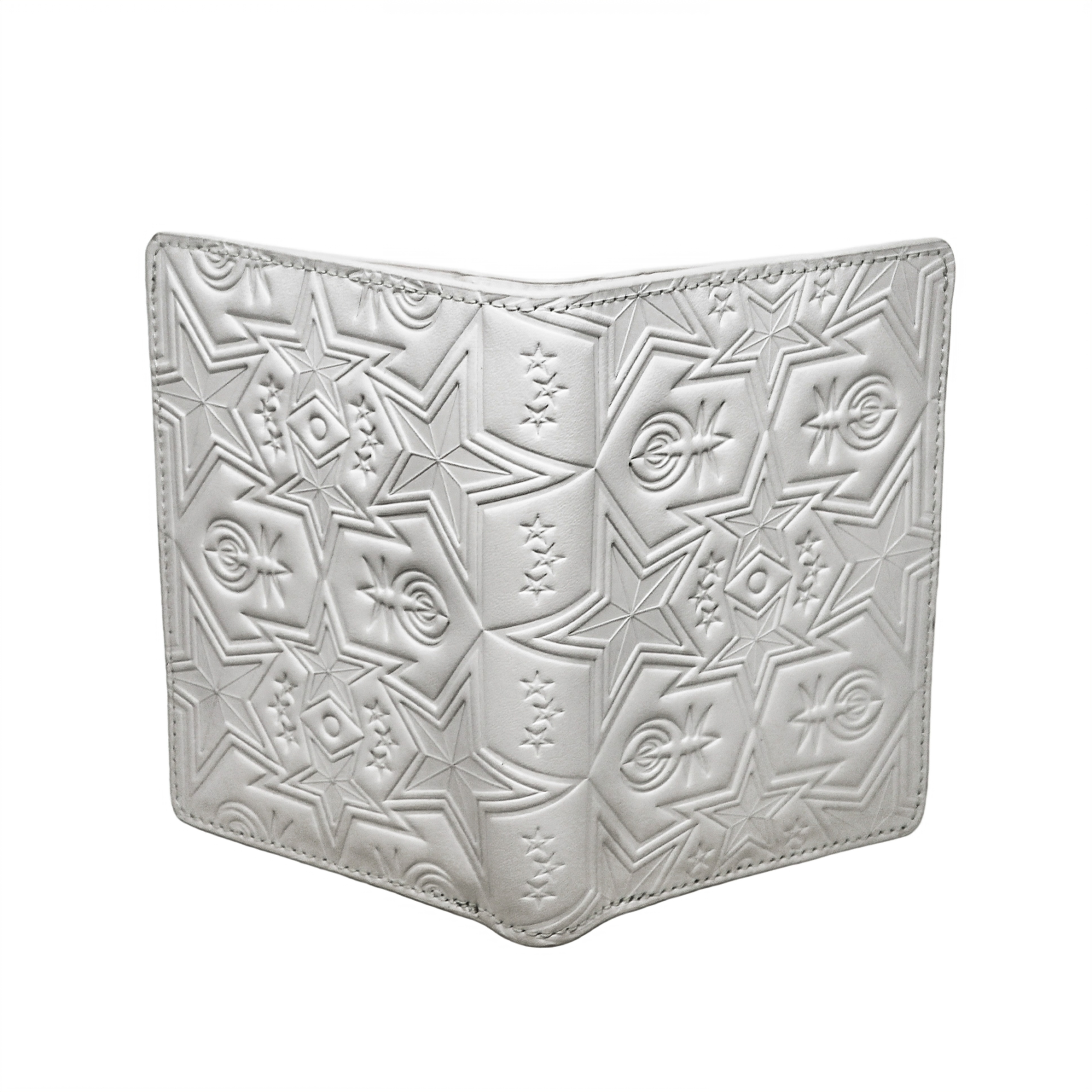 【GIFT WITH PURCHASE ONLINE】LEATHER PRINTED LOGO PASSPORT HOLDER - WHITE