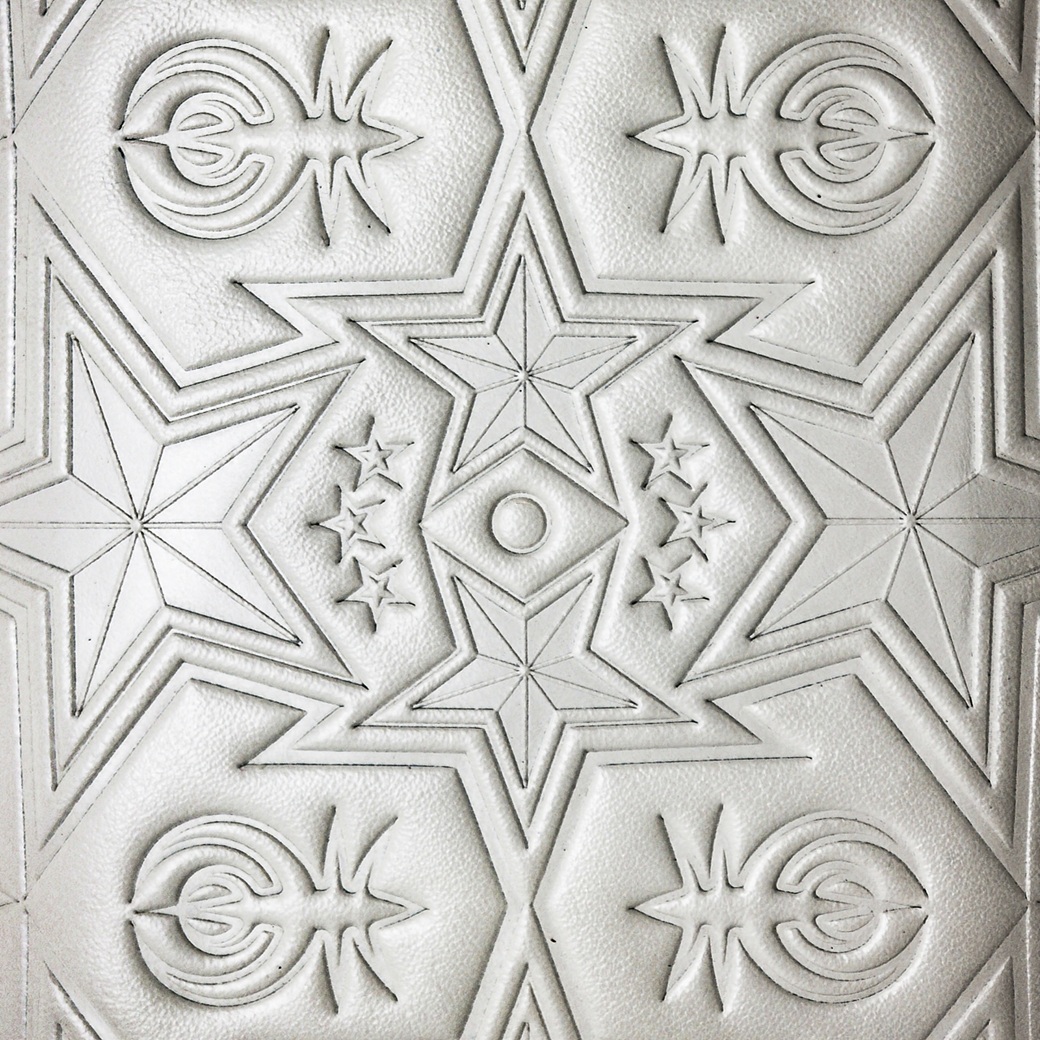 【GIFT WITH PURCHASE ONLINE】LEATHER PRINTED LOGO PASSPORT HOLDER - WHITE