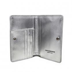 【GIFT WITH PURCHASE ONLINE】LEATHER PRINTED LOGO PASSPORT HOLDER - SILVER