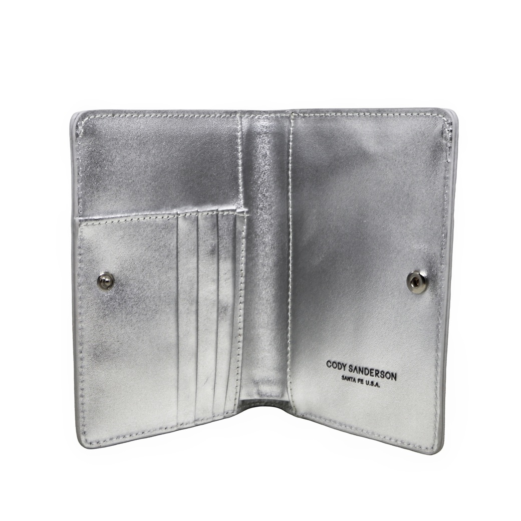 【GIFT WITH PURCHASE ONLINE】LEATHER PRINTED LOGO PASSPORT HOLDER - SILVER