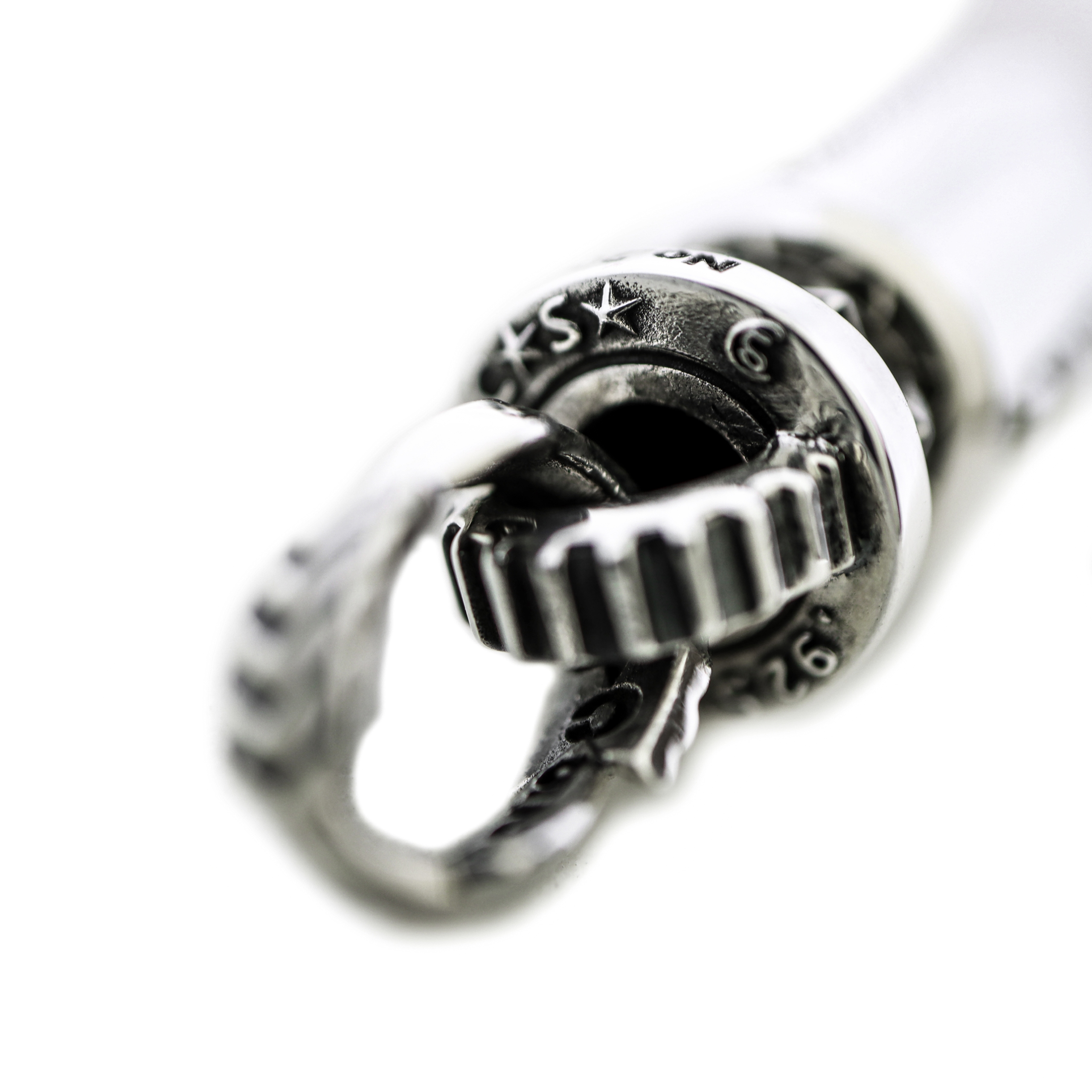 BIG AROMATIC BULLET ARROW TAIL BAIL PENDANT